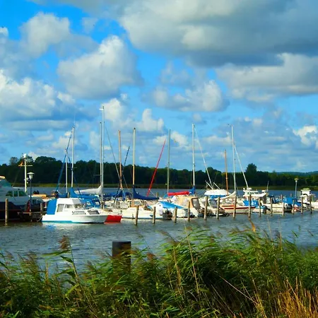 Wg Bernstein - Reetdachhaus - Ruhe Und Seeblick Lägenhet